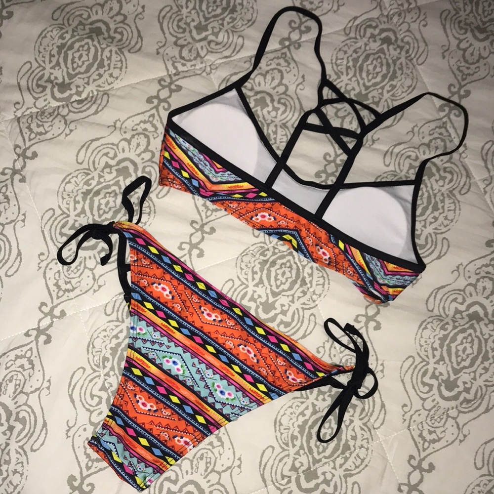 Bikini Set - Picture 2 of 5